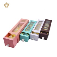 Boîte à macarons en forme de tiroir pliable en matériaux recyclés avec séparateur intérieur en papier, fenêtre transparente et gaufrage pour l'emballage des macarons