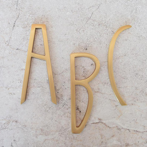 Numéros de porte en laiton de style nordique, chiffres adhésifs en métal massif pour la décoration d'entrée de maison - Product Image 2
