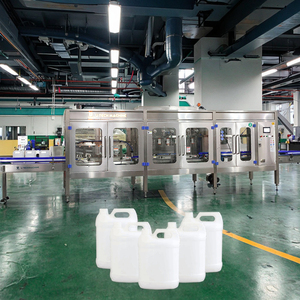 Machine de remplissage et de bouchage automatique de bouteilles en plastique PET de type linéaire 4-4-1 10L 500BPH pour laveuse à eau, 5 <span class=keywords><strong>litres</strong></span> d'huile - Product Image 1