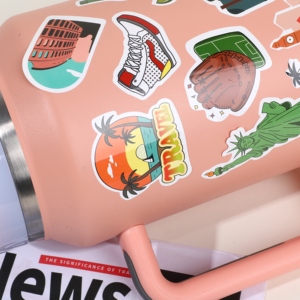 สติกเกอร์กระดาษแบบมีกาวในตัวสำหรับตกแต่งสินค้า กล่องของขวัญ แก้วพิมพ์โลโก้ตามสั่ง ฉลากสติกเกอร์ ทนทาน ออกแบบเองได้ - Product Image 4
