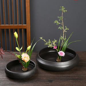 Vente en gros de grenouille fleur Kenzan en cuivre <span class=keywords><strong>Porte</strong></span>-épingle robuste pour arrangements floraux Décoration de mariage avec emballage dans une boîte cadeau - Product Image 1