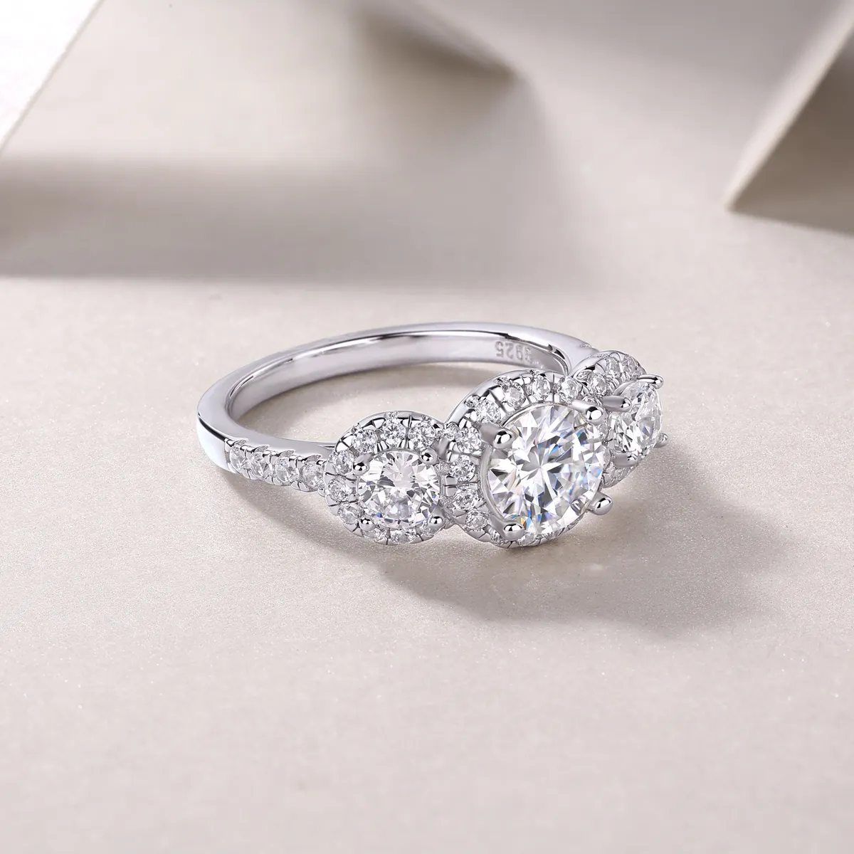 Anel de noivado de diamante Moissanite 1 quilate, joia de prata esterlina 925 100%, joia da moda para mulheres