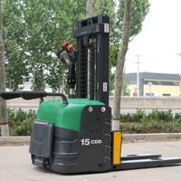 Gerbeur à batterie lithium haute stabilité de 1,5 tonne avec pieds latéraux, OEM ODM disponible pour les opérations de gerbage de palettes en allées étroites