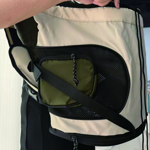 Sac à dos de transport léger et élégant en nylon uni pour animaux de compagnie, idéal pour petits chiens et chats - Product Image 3