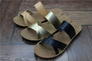 Sandalias de cuero antideslizantes cómodas de suela blanda con <span class=keywords><strong>tiras</strong></span> cruzadas a la moda para uso en Playa y exteriores, Chanclas de un solo dedo - Product Image 5
