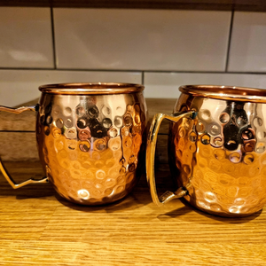 Mug à bière artisanal en cuivre texturé, tasse à boisson métallique, vaisselle rustique, mug de service de table, fournitures hôtelières, exportation - Product Image 1