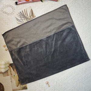 Sac enveloppe en velours gris personnalisé de haute qualité avec logo imprimé, pour vêtements, t-shirts, chapeaux, parfums, <span class=keywords><strong>pochette</strong></span> anti-poussière en velours - Product Image 3