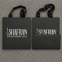 Sac de shopping en papier couché biodégradable et écologique personnalisé pour boutique de mode de luxe, avec poignée en corde de coton premium et gaufrage