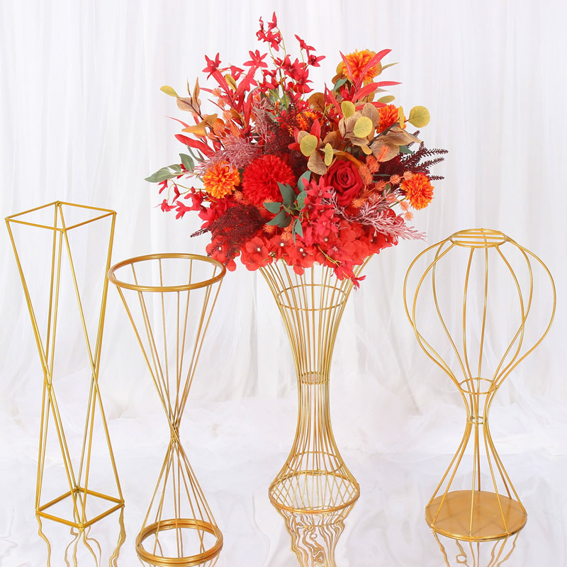 Wholesale Wrought Iron Geometric Hollow Ornaments Golden Waist Flower Arrangement Wedding Table Tall White Punched Metal Vase
