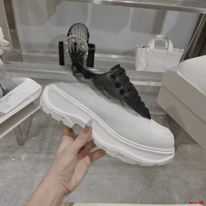 รองเท้าผ้าใบลำลองทรงเตี้ยทันสมัยและมีสไตล์ของ Alexander  แข็งแรงทนทาน  รองเท้ากีฬาแบบมีสีตัดกัน Alexander - Product Image 1