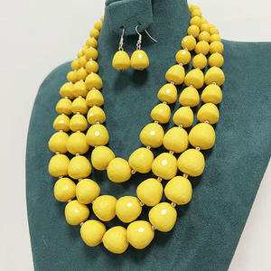 स्रोत कारखाने थोक अनुकूलन 3-परत अनियमित मोती हार की मिट्टी कई रंगों और शैलियों में महिलाओं के लिए सेट - Product Image 2