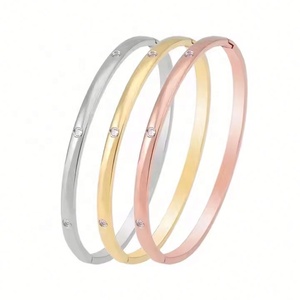Bracelet jonc ZYO personnalisé en diamant CZ, jonc jonc en or rose véritable pavé de diamants pour femme avec cercle en acier inoxydable - Product Image 1