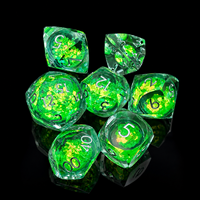 1 pièce Ensemble de dés polyédriques DND en résine faite à la main, écologique, à cœur liquide, à facettes, vert vif scintillant et lumineux, à bords tranchants, pour le jeu