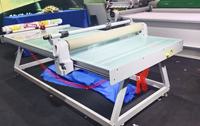 Applicateur pneumatique intelligent à froid pour table plate YA1325, machine de plastification de table 1300*2500mm pour film, papier, plastique, bois, épaisseur 50mm