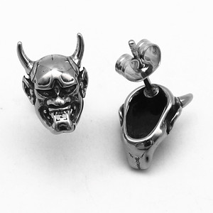 Pendientes con forma de cabeza de diablo de yunnique, diseño geométrico de acero de titanio, a la moda para hombres y mujeres - Product Image 1
