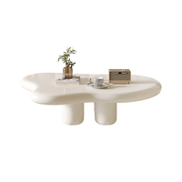 Table basse en bois minimaliste de couleur crème, en forme de nuage, avec finition brillante pour salon