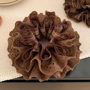 Chouchous de luxe 4 couches surdimensionnés en dentelle ajourée, chouchous en dentelle froissée style ballet, grands chouchous doux pour queue de cheval, vente en gros - Product Image 4