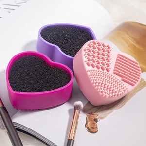 Venta caliente portátil en forma de corazón de la caja de la secadora de silicona Etiqueta Privada maquillaje cepillo limpiador - Product Image 1