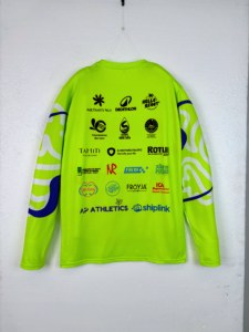 เสื้อยืดพิมพ์ลายเรืองแสงแบบกำหนดเอง ผ้าโพลีเอสเตอร์ 100% เสื้อยืดแขนยาวแบบซับลิเมชั่น - Product Image 2