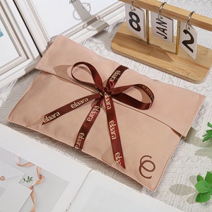 לוגו מותאם אישית מודפס אבק חום קטיפה בקבוק חולצה אריזת תיק אריזת כף יד קטיפה מתנה תכשיטי מעטפת - Product Image 5