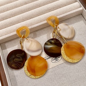 Boucles d'oreilles pendantes vintage en forme de coquillage, plaquées or, bijoux de mariage pour femmes, tons orange, marron, beige, boucles d'oreilles statement - Product Image 4