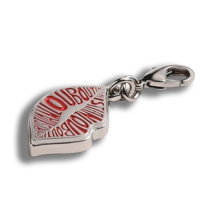 Llavero de Metal Plateado con Esmalte Suave en Forma de Labios Rojos Sexys con Logotipo de Marca, Recuerdo, Regalo - Product Image 3
