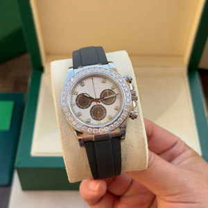 Top-quality Moissanite Bezel orologio da uomo progettato da un orologiaio professionale, su misura cinghia di gomma movimento meccanico automatico - Product Image 1