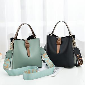 <span class=keywords><strong>Sac</strong></span> à bandoulière à fermeture éclair en PU pour femmes Styles <span class=keywords><strong>de</strong></span> transport polyvalents Intérieur spacieux Color-Block Chic Parfait pour les déplacements quotidiens ou les sorties - Product Image 4