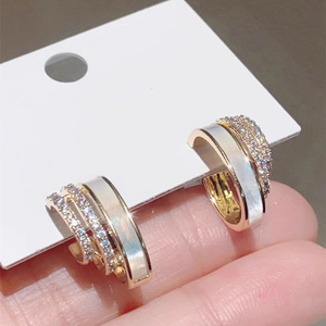 Pendientes Huggie Lumisoul, Chapados en Oro de 22k, con Cristales de Circonita, Diseño de Canal, para Mujer, Uso Diario, de Lujo - Product Image 5