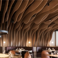 Plafond en aluminium ondulé imperméable de haute qualité pour la décoration intérieure dans les hôtels, les complexes hôteliers et les villas de luxe