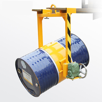 Chariot élévateur avec grue pour levage de fûts, équipement de manutention de fûts en acier et en plastique pour le chargement et le déchargement en entrepôt