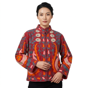 Veste matelassée à boutons brodés floraux Doublure en coton Fabriquée à la main Hiver Automne Séchage rapide Respirant Vêtement de fête - Product Image 1