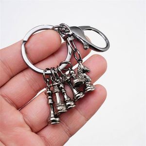 Porte-clés en métal personnalisé avec échiquier et pièces d'échecs en émail 3D, souvenir pour club de fans, pendentif de voiture, porte-clés d'échecs international - Product Image 3