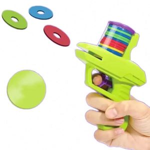 Mini Lanzador de Discos Voladores Deportivos para Múltiples Personas al Aire Libre, Pistola de Balas Blandas de Zanahoria, Juguete de Batalla de Espuma EVA Segura para Mayores de 3 Años - Product Image 1