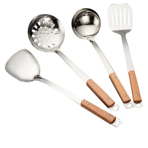 Juego de utensilios de acero inoxidable 304 con mango de madera maciza remachado, espátula doble para freír, cuchara para sopa, colador grande de alta resistencia para hotel - Product Image 5