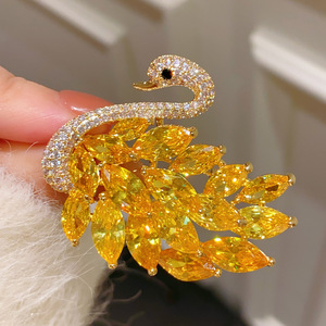 Broche de cisne amarillo limón brillante y translúcido súper hermoso para mujer elegancia exquisito abrigo de traje de estilo grande - Product Image 2