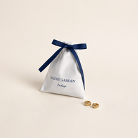 Pochette cadeau personnalisée en ruban gros-grain crème pour bijoux, sac à nœud bleu marine avec logo sérigraphié pour bagues, boucles d'oreilles, colliers - Vente en gros