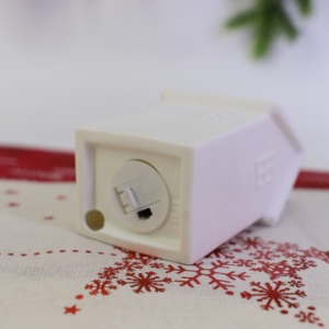 Nuevo diseño de quemador de vela de cerámica iluminado Casa de porcelana de Navidad - Product Image 3