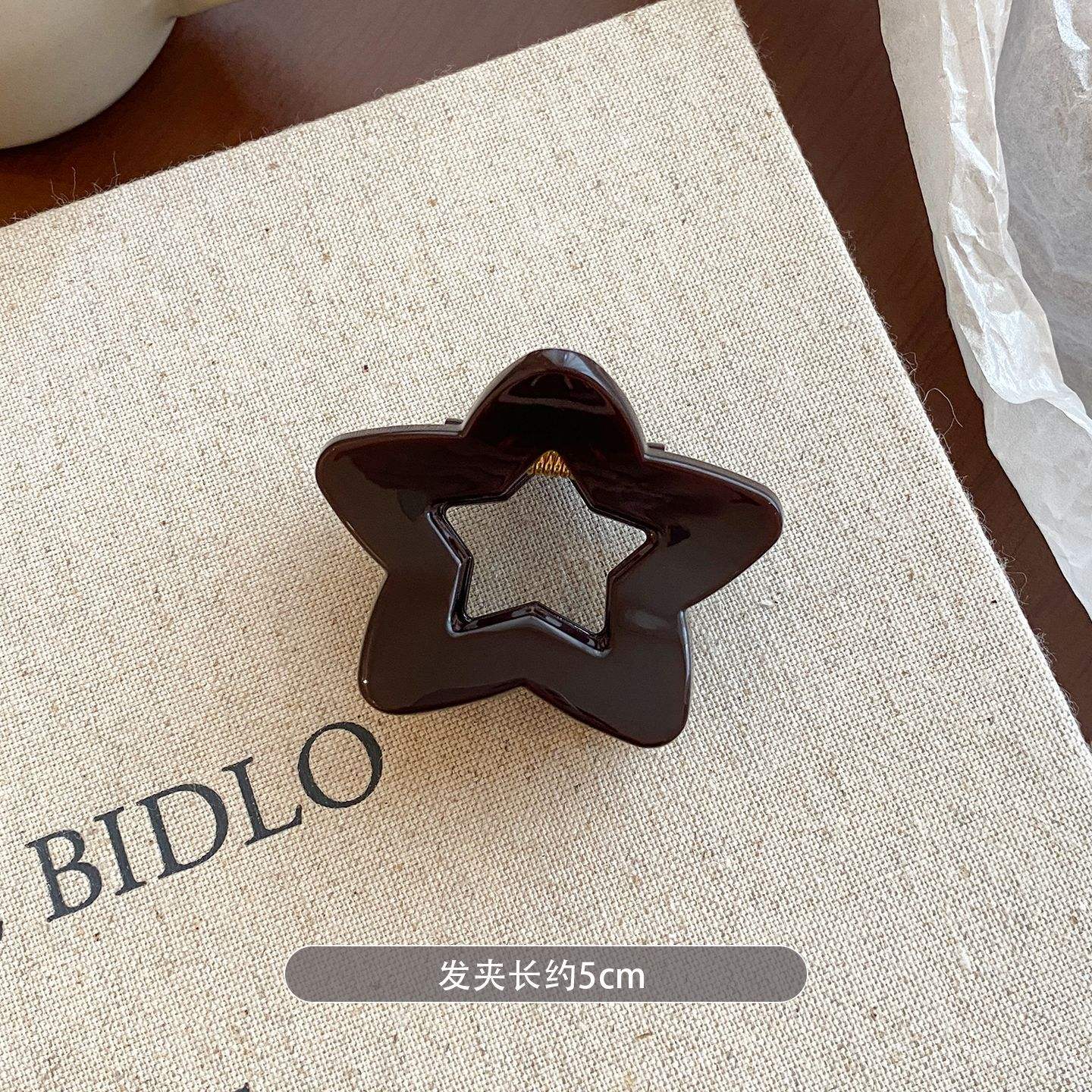 สีแดงเข้ม