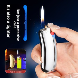Étui pour briquet à <span class=keywords><strong>gaz</strong></span> en acier en forme de banane avec carburant au butane, design moderne et minimaliste pour briquets et cadeaux d'affaires - Product Image 2