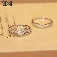 Ensemble de deux bagues tendance en zircon rond étincelant, style couronne, pour femme, idéal comme cadeau