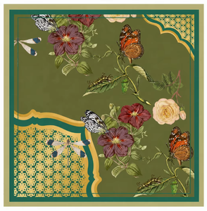 La alfombra de mahjong The Midnight Aviary de KimberlyRobertStudio presenta un fondo negro con patrones de pájaros y flores dorados. - Product Image 3