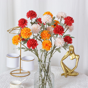 Fleur Artificielle Chrysanthème à Trois Têtes Rouge en Soie, Décoration Florale Réaliste pour Mariage et Maison - Product Image 2