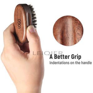 Brosse à barbe de voyage en bois personnalisée avec logo, pour hommes, poils de sanglier naturels, peigne à barbe en noyer noir, peigne à barbe portable en bois - Product Image 6