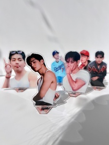 OEM Odm อะคริลิคสแตนดี้ <span class=keywords><strong>BTS</strong></span> แทฮยอง ชุดฟิกเกอร์อะคริลิคตั้งโต๊ะ 6 ชิ้น ของแฟนคลับอาร์มี่ - Product Image 1