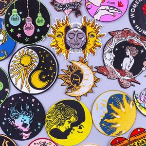 Patchs brodés en gros pour vêtements, motif dessin animé Fille Soleil Lune, à thermocoller, personnalisables avec logo - Product Image 1