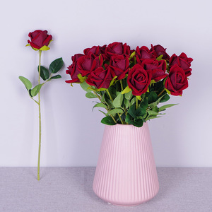 Vente en gros de boutons de roses en velours à tige unique de 38 cm, fleurs artificielles pour bouquets de mariage et arrangements floraux - Product Image 4