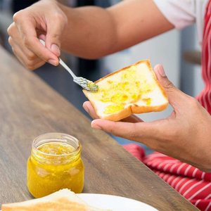 Pot Mason en verre rond à large bouche <span class=keywords><strong>de</strong></span> 8oz avec couvercle hermétique vide pour confiture <span class=keywords><strong>de</strong></span> nourriture miel <span class=keywords><strong>cornichon</strong></span> techniques soufflant - Product Image 5