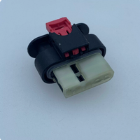 Konektor mobil 35126384 berbahan plastik dengan 5 pin, dilengkapi pelindung