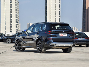 <span class=keywords><strong>BMW</strong></span> X5 Essence 3.0 XDrive M Sport Pro 2025 – <span class=keywords><strong>Voiture</strong></span> d'occasion <span class=keywords><strong>de</strong></span> <span class=keywords><strong>luxe</strong></span> exclusive en ligne – Transmission automatique P2 – Prête à l'exportation - Product Image 5